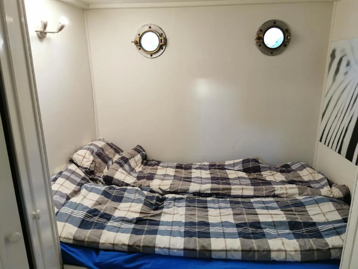 Botel Loft Boat Hotel Amsterdam