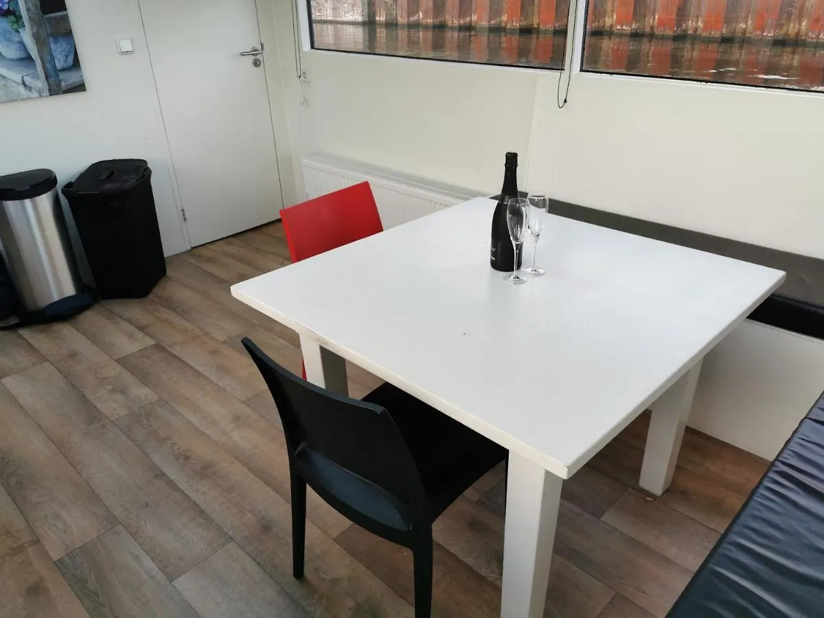 Loft Boat Hotel Amsterdam Botel